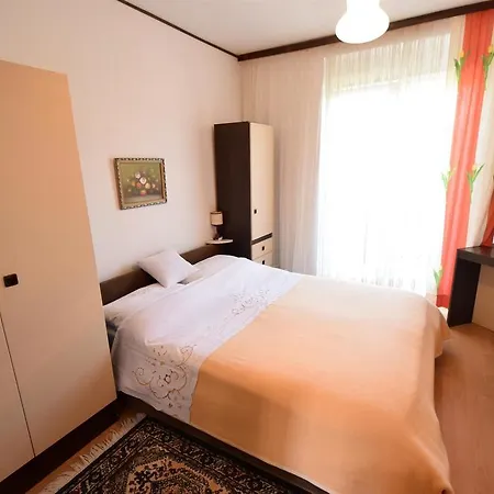 Potnar Apartment *